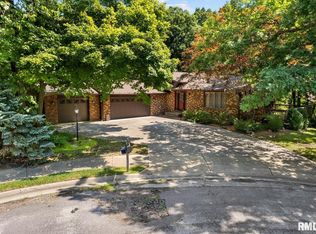 1600 W Country Oaks Ct, Dunlap, IL 61525