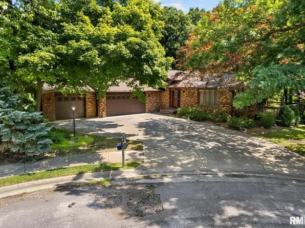 1600 W Country Oaks Ct, Dunlap, IL 61525