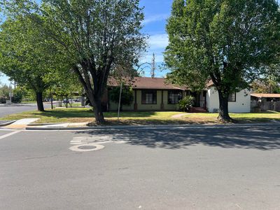 1095 E San Joaquin Avenue, Tulare, CA, 93274