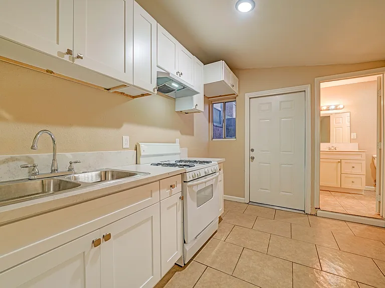 8940 Live Oak Ave #B — Photo 5