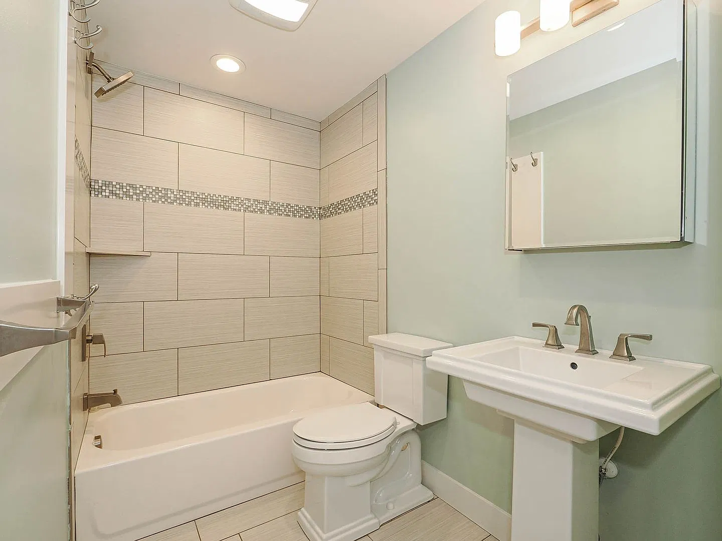 American Fork 6 bedroom, 3 bathroom home — Photo 4