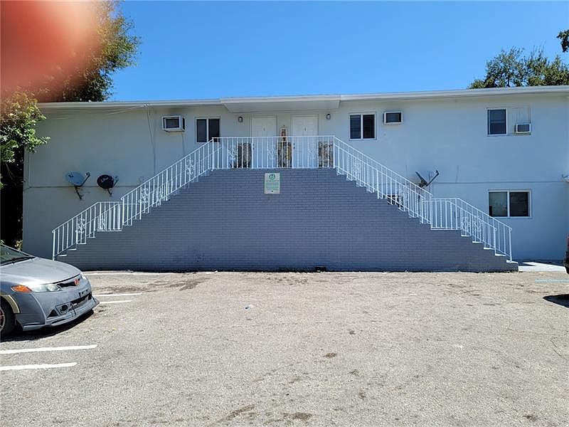 1st image of 126 NW 8th Ave APT 3