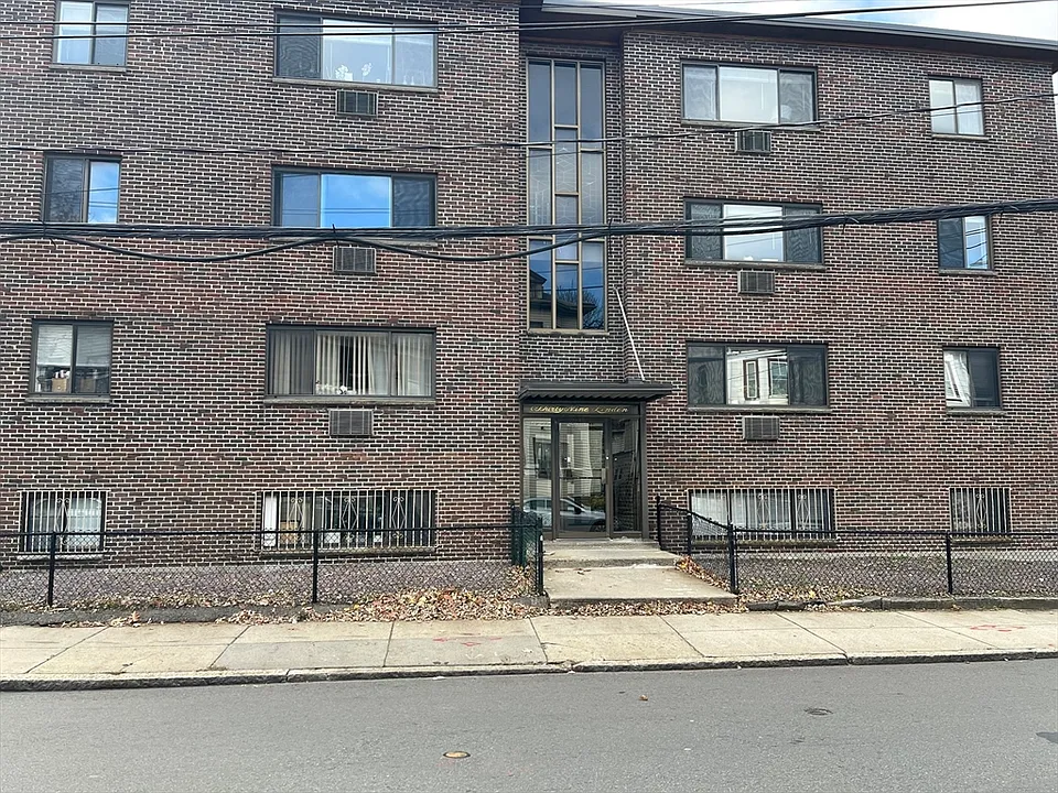 39 Linden St #12