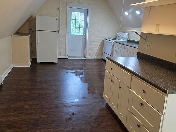 3rd image of 76 3rd Ave #3