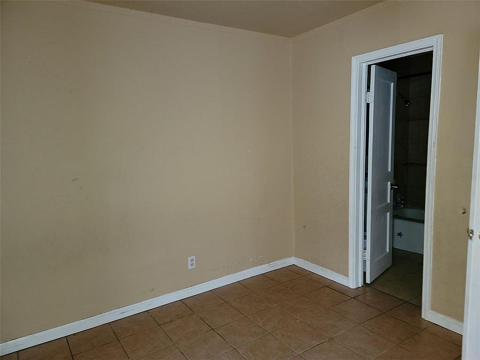 2nd image of 1616 W Spurgeon St
