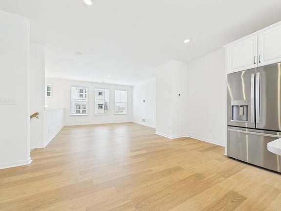 4th image of 3013 Rexton Ln