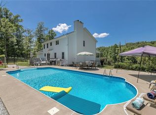 1 Diamond Dr, Highland Mills, NY 10930