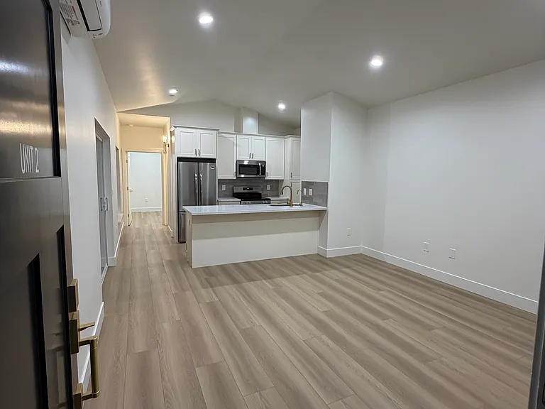 746 7th Ave #2 — Photo 5