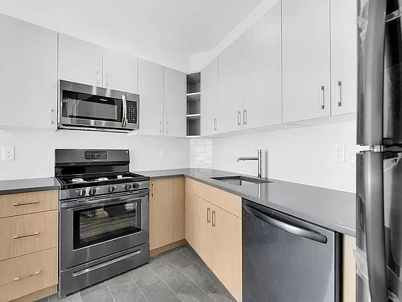 4th image of 4 McGuinness Blvd #3