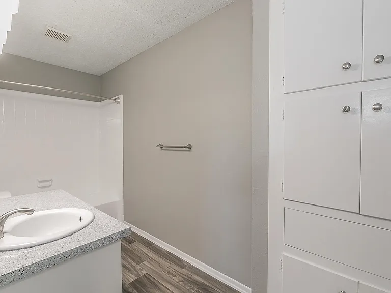 Davis Park Apartments — Photo 31