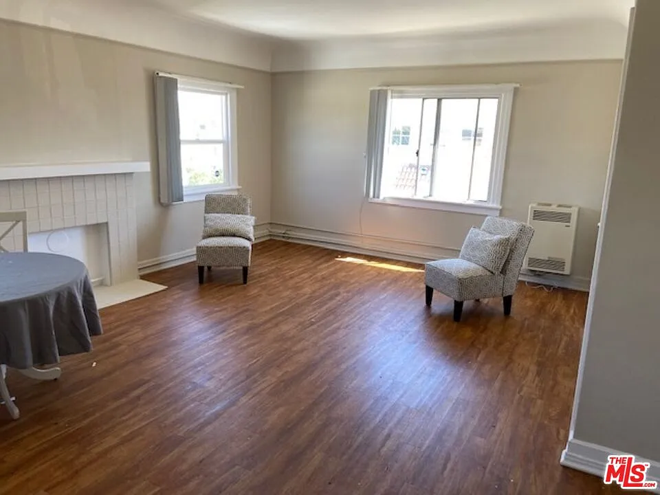 1 bed, 1.0 bath, 1050 sqft, $2,300 — Photo 3