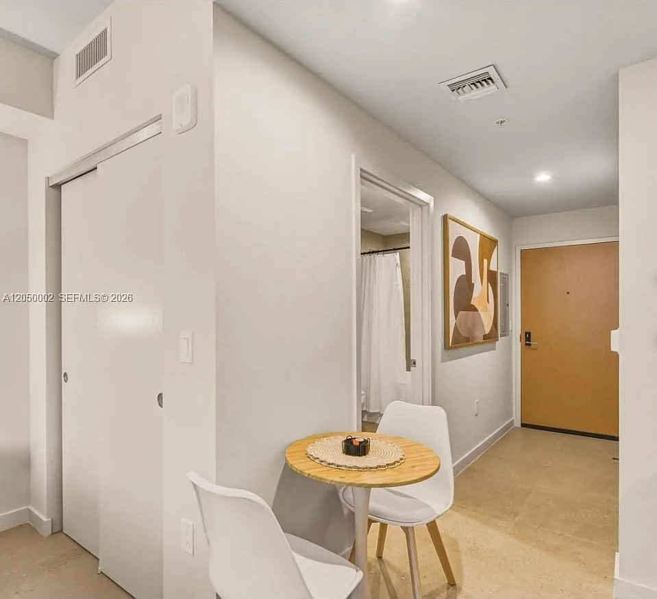 Studio, 450 sqft, $2,500 — Photo 4