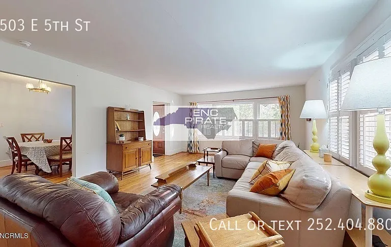 2503 E 5th St — Photo 11