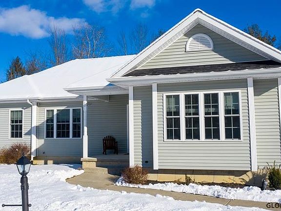 3rd image of 10 Kaleen Dr