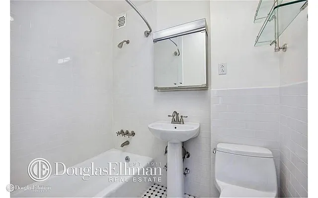 Rented by Douglas Elliman | media 37