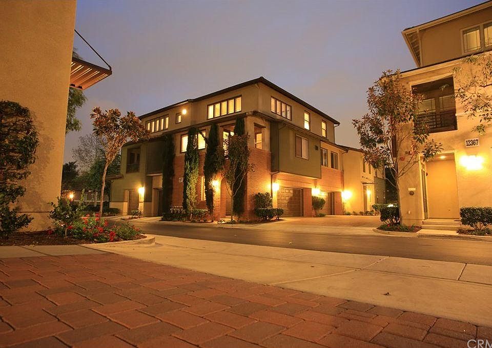 Beautiful Tri Level Townhome with side by side 2 car garage