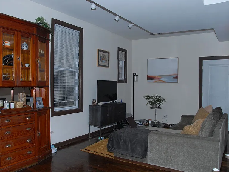 2117 W McLean Ave — Photo 7
