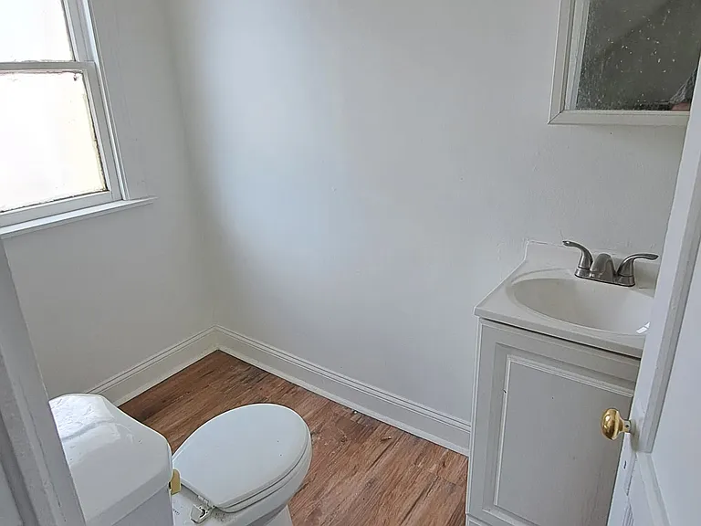 1132 E Lovejoy St #4 — Photo 1