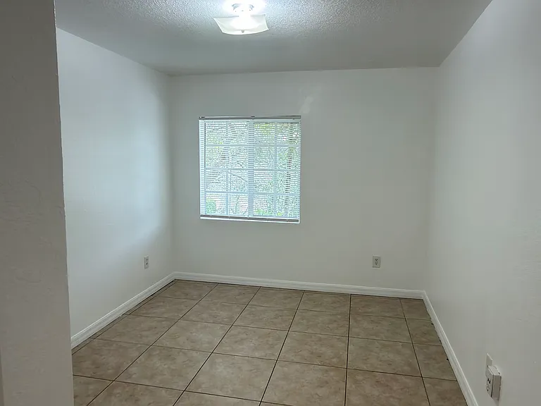 651 SW 9th St #7 — Photo 19