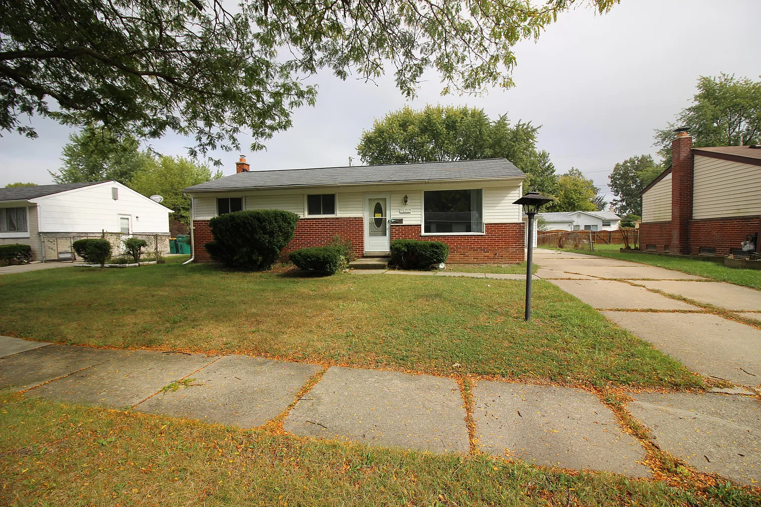 16265 Oakbrook St photo 1