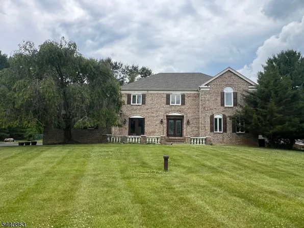 26 Gentry Dr, Washington Twp., NJ 07853