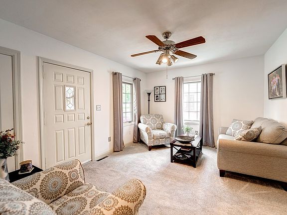 4th image of 512 W Ellsworth Ave