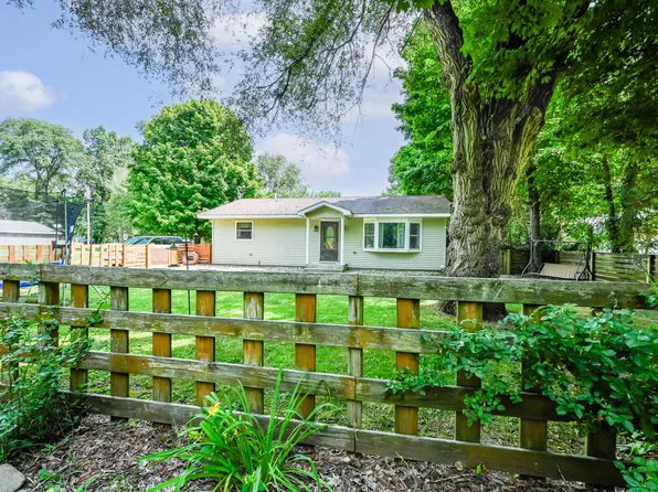 93505 Charles St, Dowagiac, MI 49047