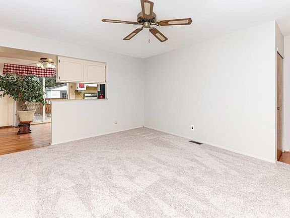 5th image of 32646 Parkwood St