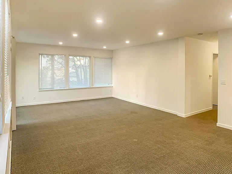 1742 Spruce St #22 — Photo 8