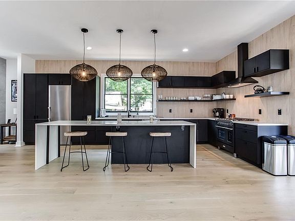 3rd image of 1268 Arkwright Pl SE