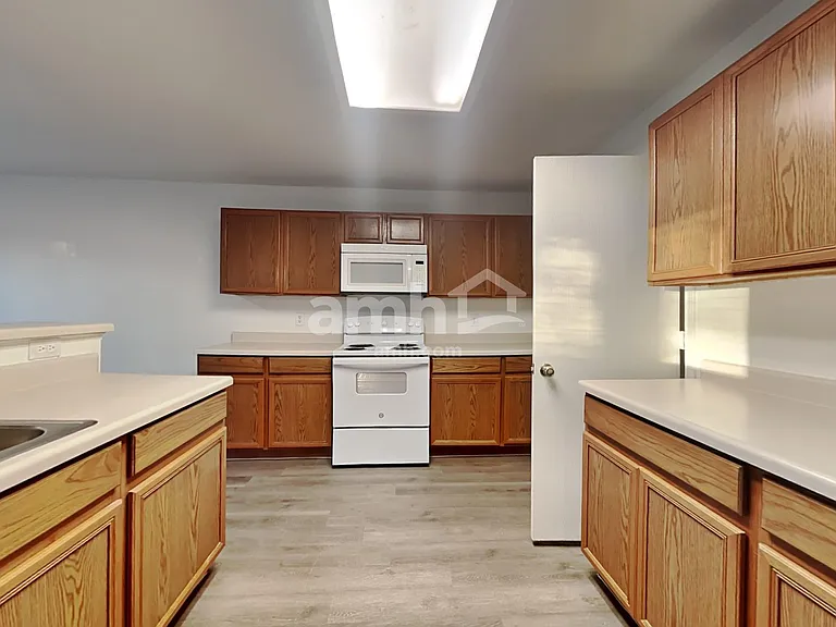 7711 Cortland Oak — Photo 4