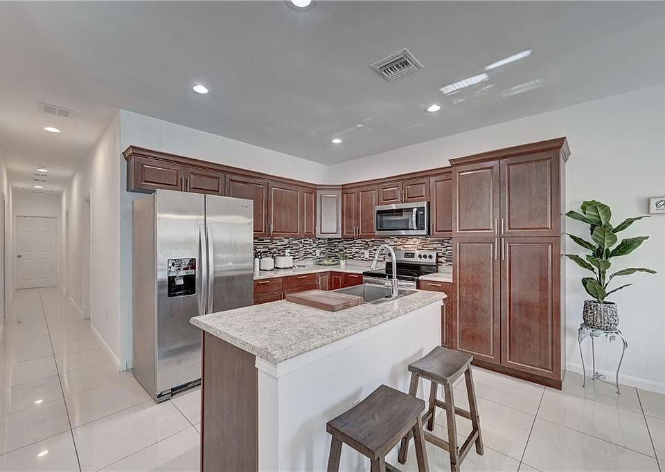 1st image of 5957 Pinewood Avenue