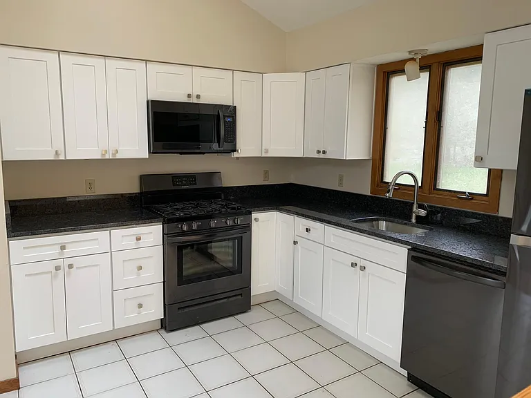 1115 Sherman Ave — Photo 8