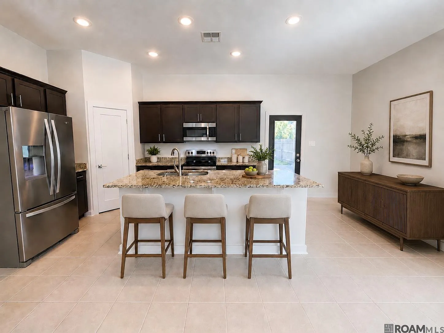 4 bed, 1875 sqft, $3,200 — Photo 2