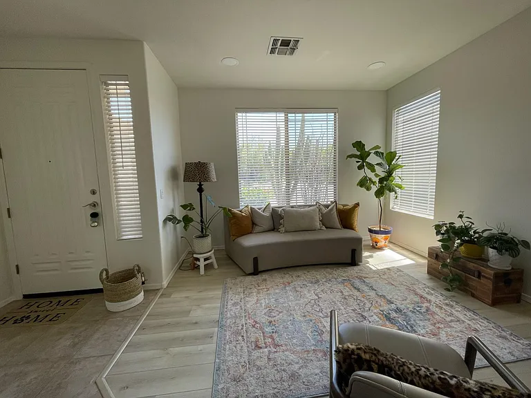 1733 W Nighthawk Way — Photo 6
