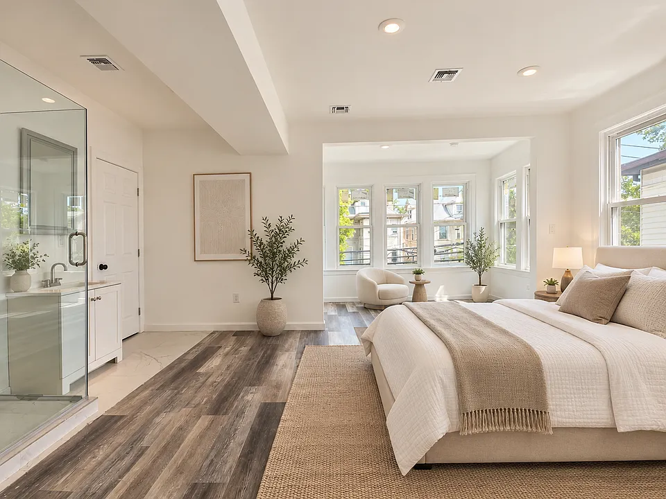 104 Lyons Ave #1