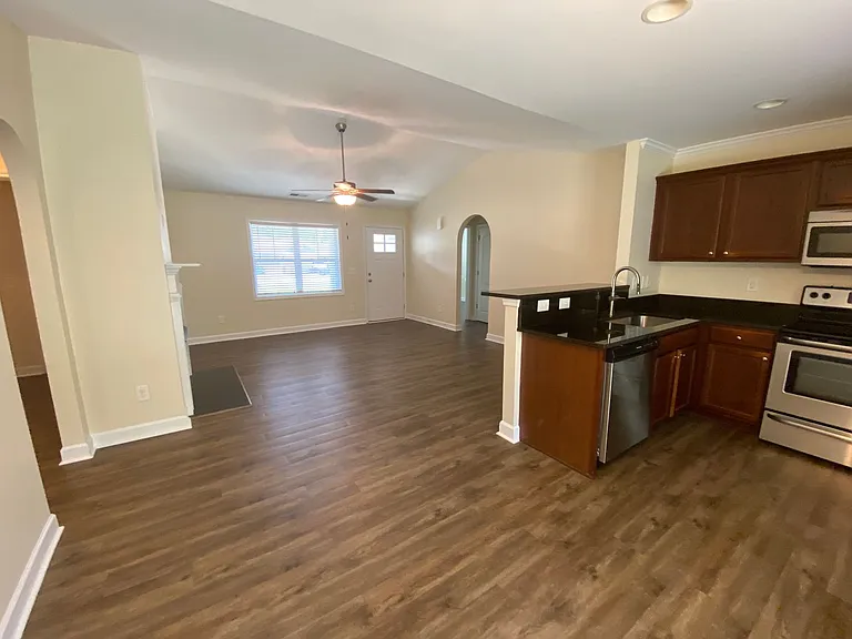 404 Ridgeway Dr — Photo 6