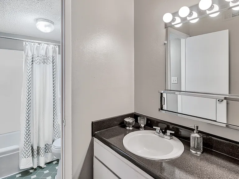 Maison De Ville Model Bathroom