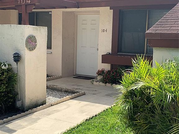 3rd image of 635 NW 210th St APT 104-24