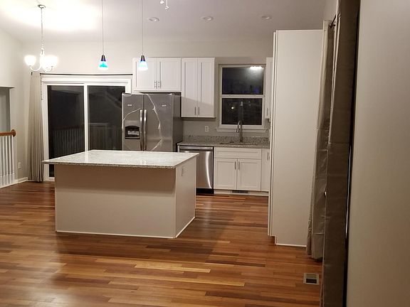 3rd image of 7574 Carlton Dr