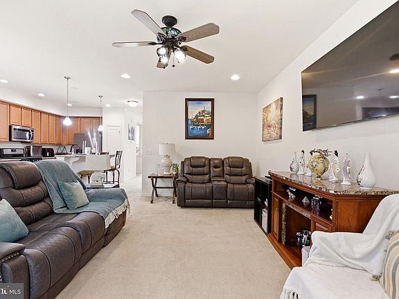 5th image of 346 Hawthorne Ln