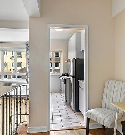3rd image of 333 W 57th St APT 702