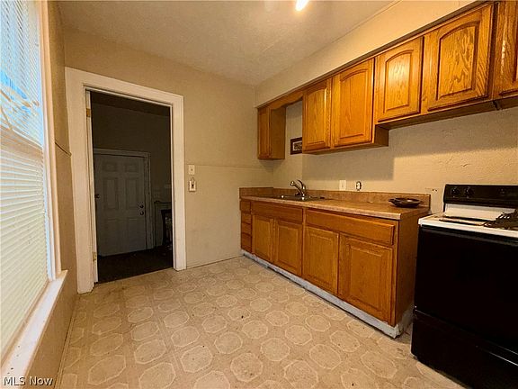 5th image of 1104 Yukon Ave