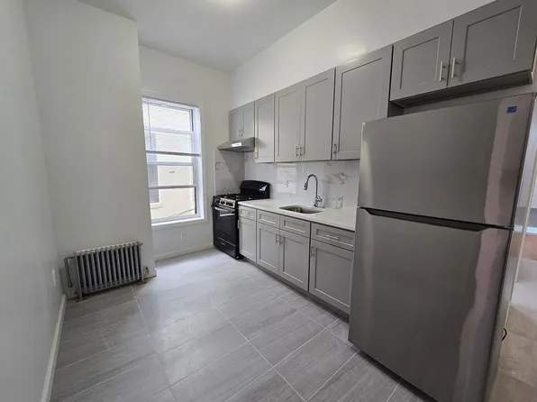 447 74th St Floor 2, Brooklyn, NY 11209