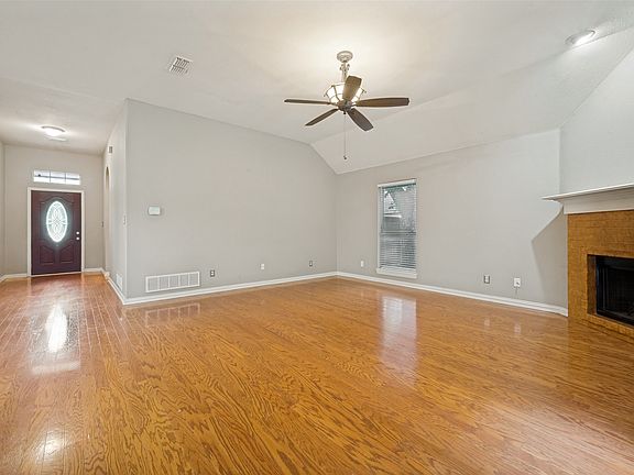 5th image of 520 Chateau Ct