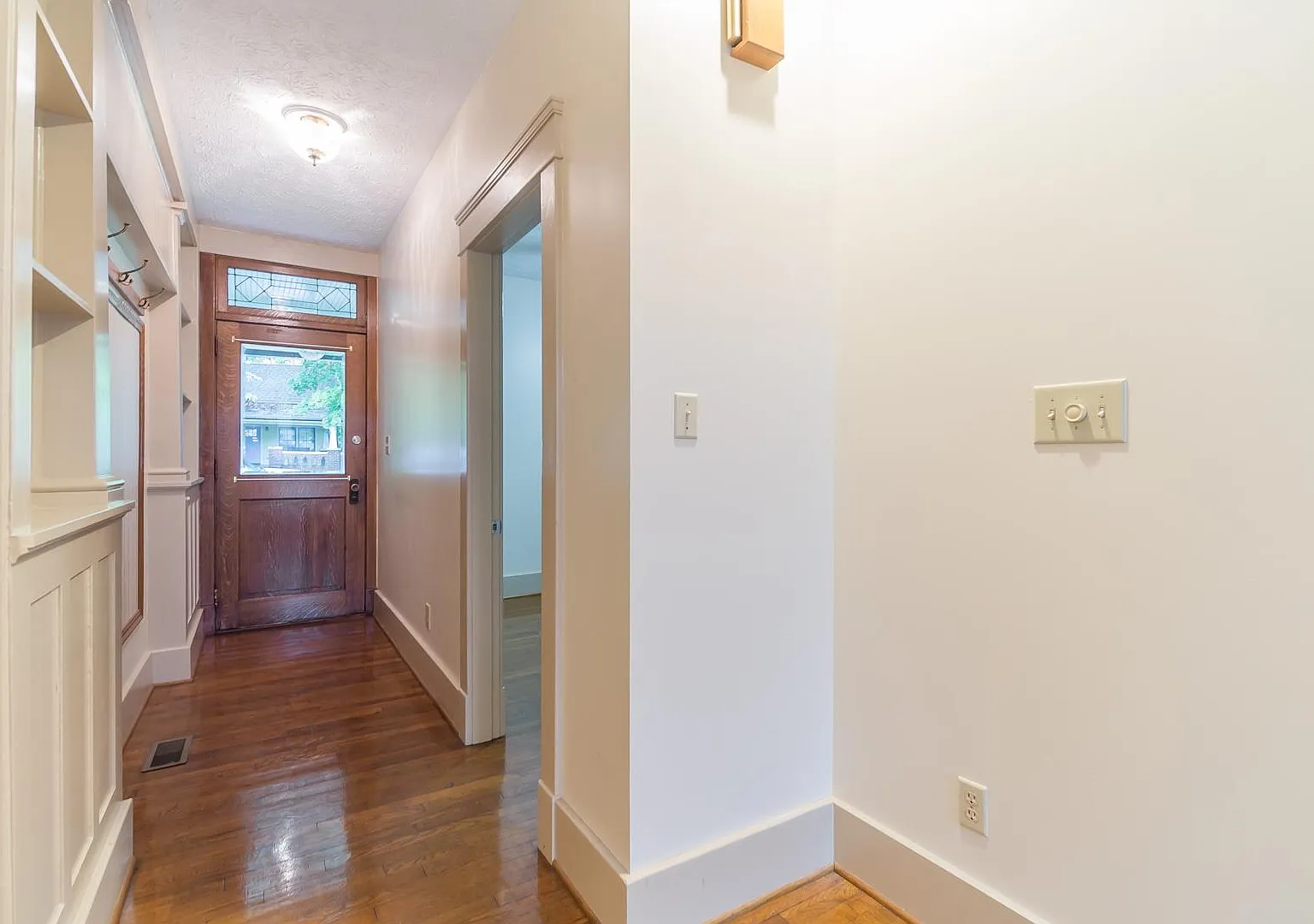 2 bed, 1200 sqft, $1,850 — Photo 2
