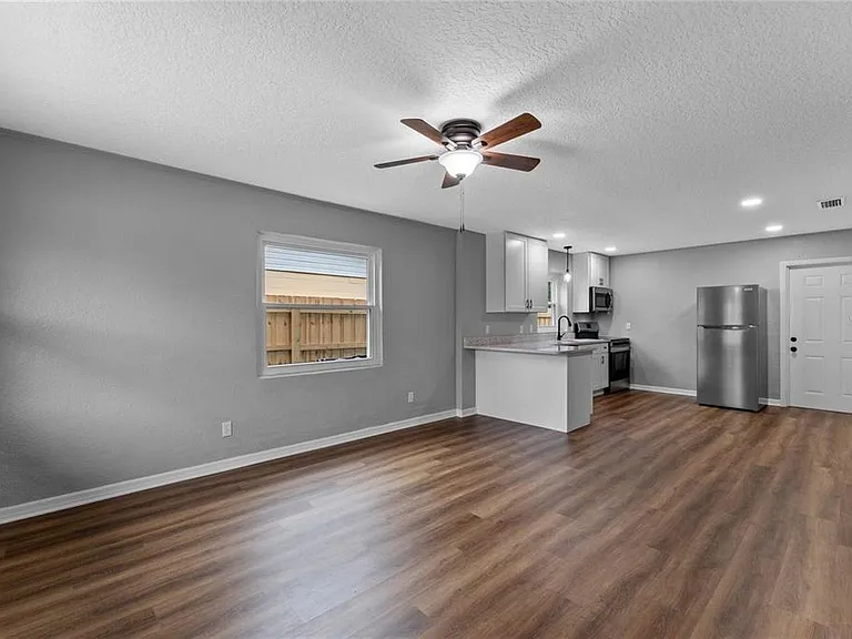 2441 S Mills Ave — Photo 2