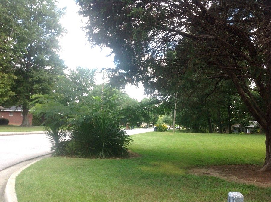 2nd image of 2574 Springdale Dr