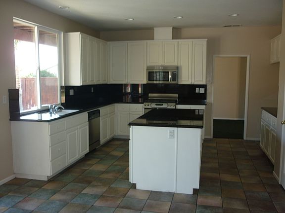 Kitchen with granite 
