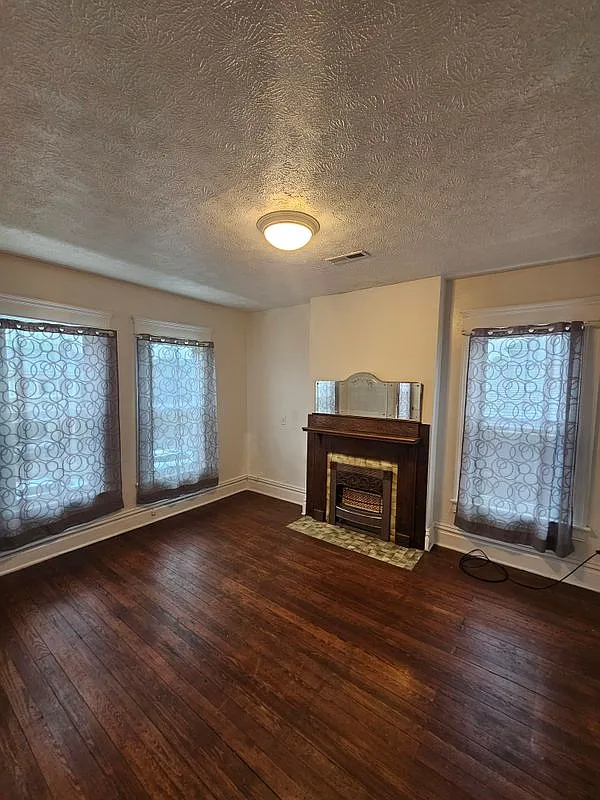 6 bed, 2.0 bath, 1105 sqft, $900 — Photo 4